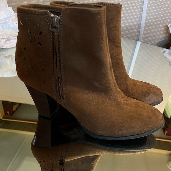NEW American Eagle Women Suede Ankle Boots - Picture 3 of 7